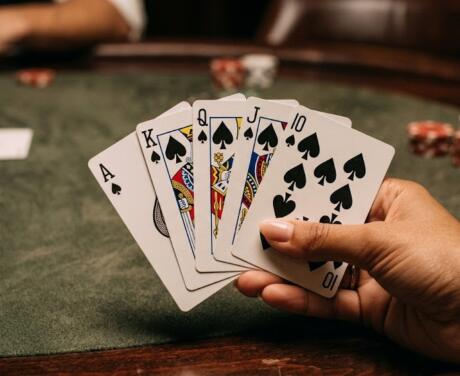 Five Card Draw: Komplett guide til regler, strategi og gevinster